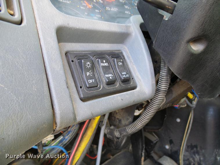 image for item DB2123 2004 International 7400 dump truck