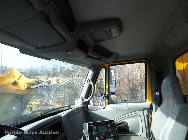 image for item DB2123 2004 International 7400 dump truck