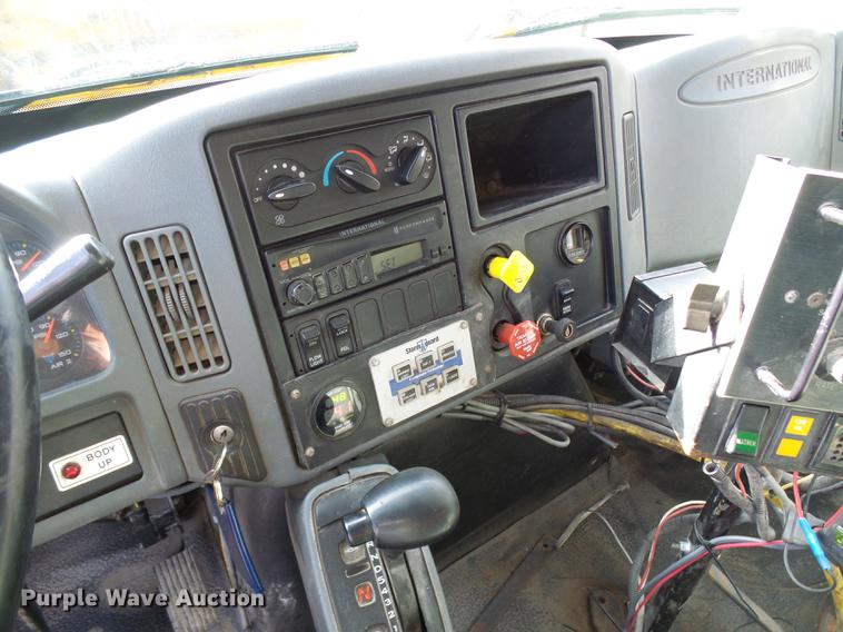 image for item DB2123 2004 International 7400 dump truck