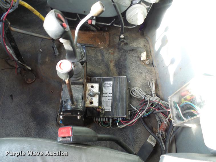 image for item DB2123 2004 International 7400 dump truck