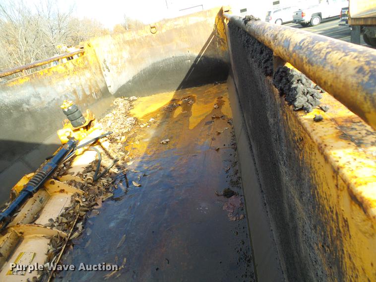 image for item DB2123 2004 International 7400 dump truck