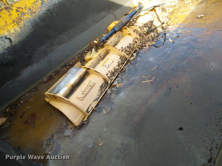 image for item DB2123 2004 International 7400 dump truck