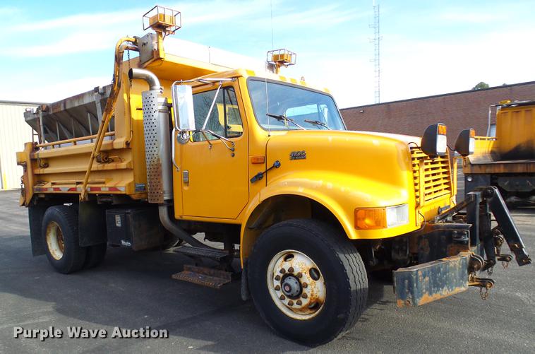 image for item DB2124 2002 International 4900 dump truck