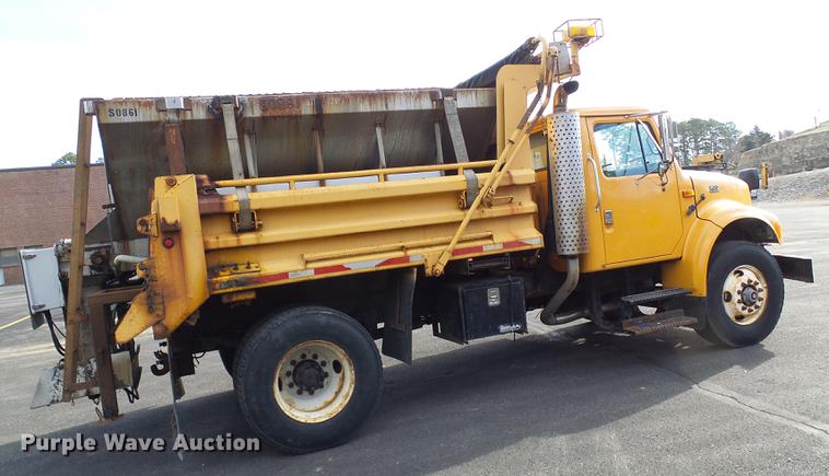 image for item DB2124 2002 International 4900 dump truck