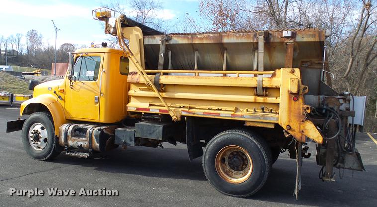 image for item DB2124 2002 International 4900 dump truck