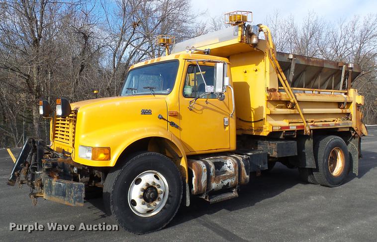 image for item DB2124 2002 International 4900 dump truck