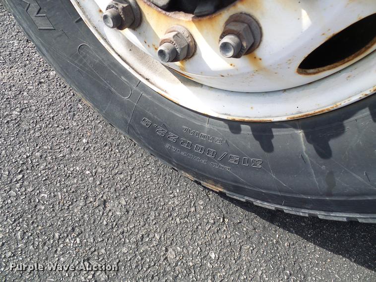 image for item DB2124 2002 International 4900 dump truck