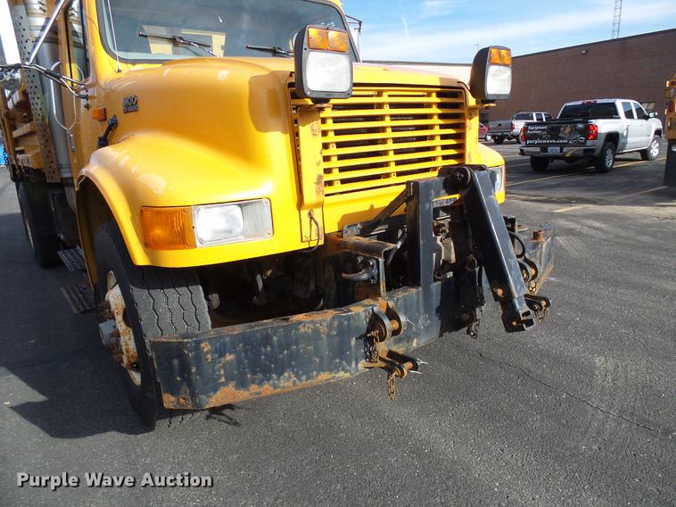 image for item DB2124 2002 International 4900 dump truck