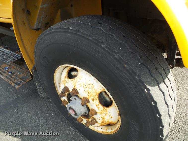 image for item DB2124 2002 International 4900 dump truck