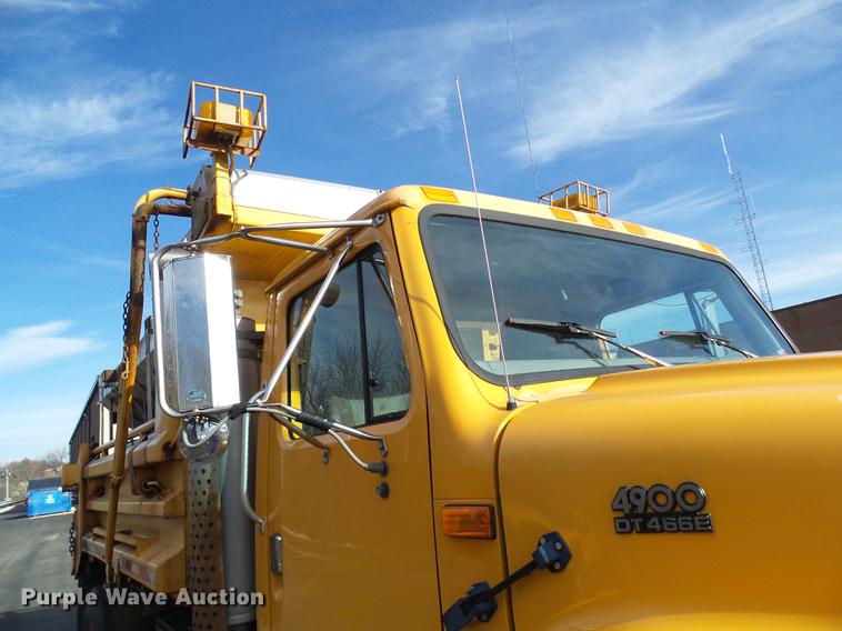 image for item DB2124 2002 International 4900 dump truck