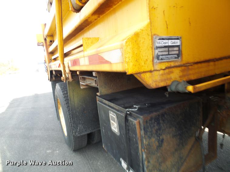 image for item DB2124 2002 International 4900 dump truck