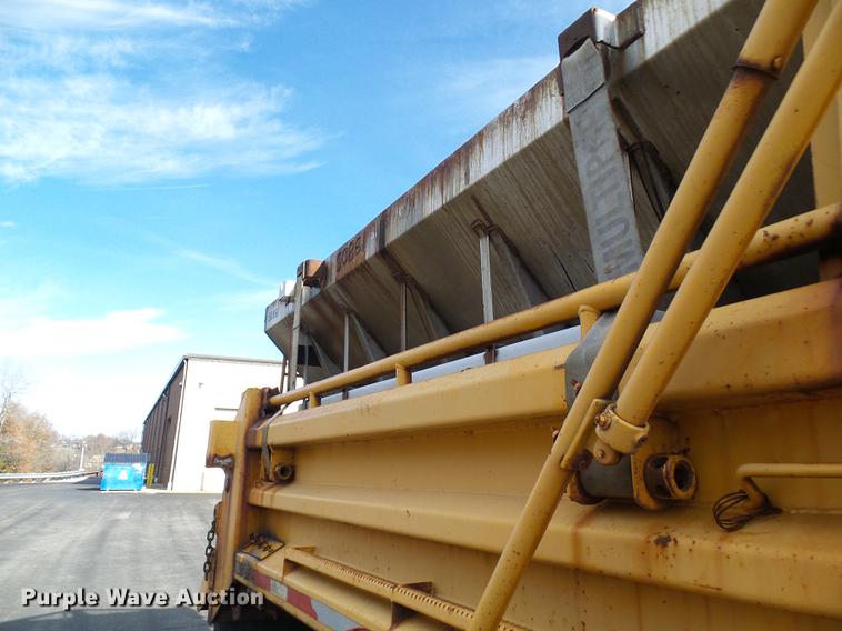 image for item DB2124 2002 International 4900 dump truck