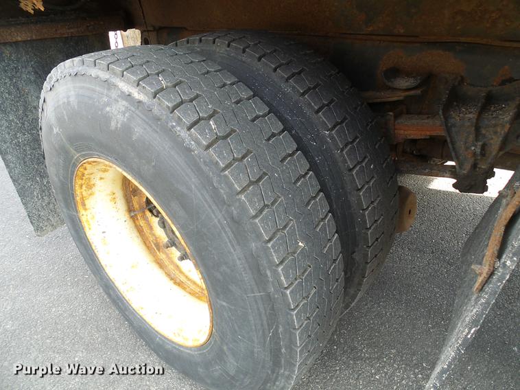 image for item DB2124 2002 International 4900 dump truck