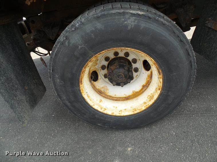 image for item DB2124 2002 International 4900 dump truck