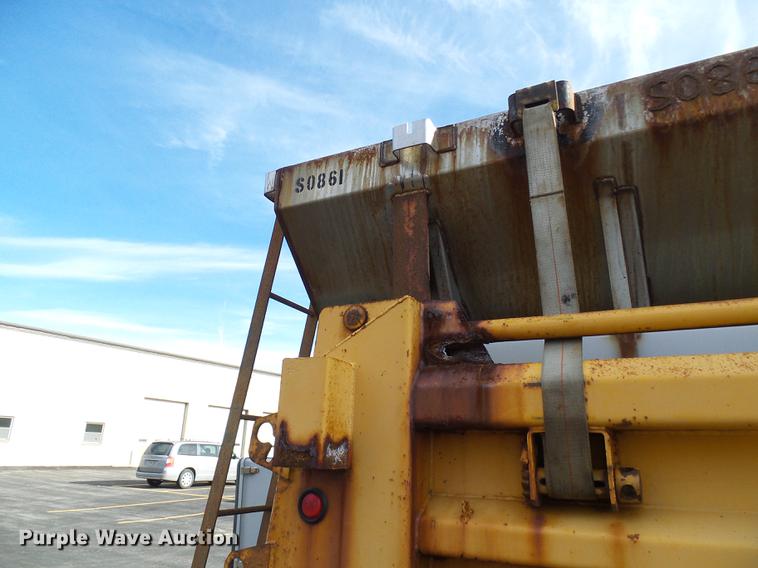 image for item DB2124 2002 International 4900 dump truck