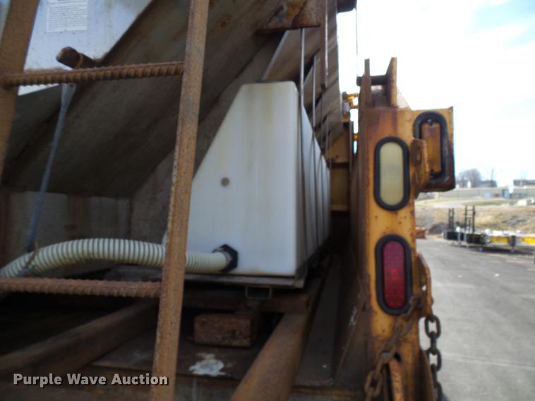 image for item DB2124 2002 International 4900 dump truck