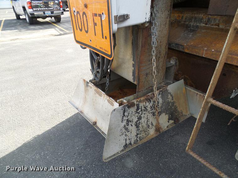 image for item DB2124 2002 International 4900 dump truck
