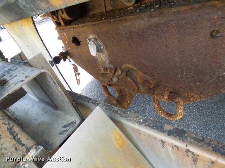 image for item DB2124 2002 International 4900 dump truck