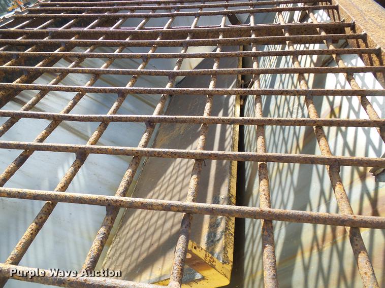 image for item DB2124 2002 International 4900 dump truck