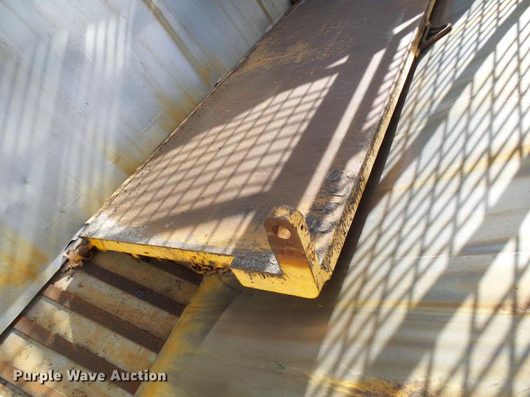 image for item DB2124 2002 International 4900 dump truck