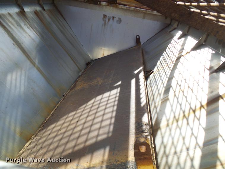 image for item DB2124 2002 International 4900 dump truck