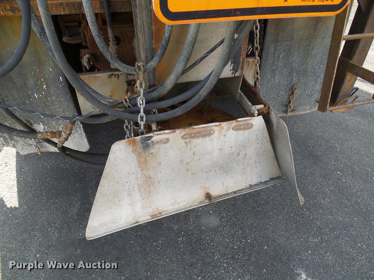 image for item DB2124 2002 International 4900 dump truck