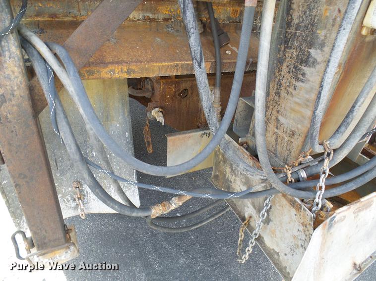 image for item DB2124 2002 International 4900 dump truck