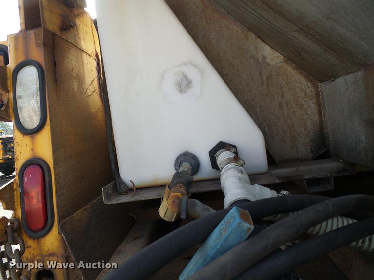 image for item DB2124 2002 International 4900 dump truck