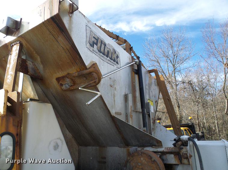 image for item DB2124 2002 International 4900 dump truck