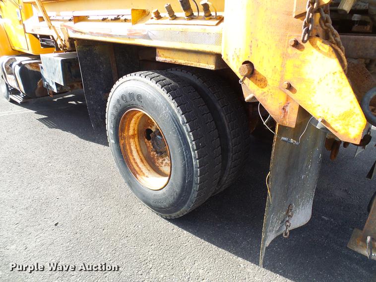 image for item DB2124 2002 International 4900 dump truck