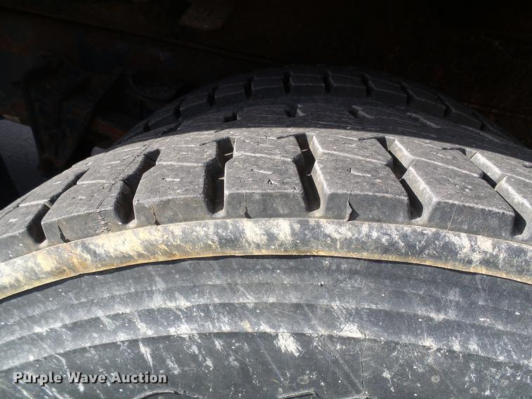 image for item DB2124 2002 International 4900 dump truck