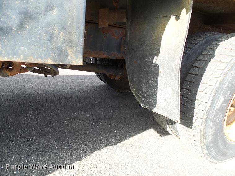 image for item DB2124 2002 International 4900 dump truck