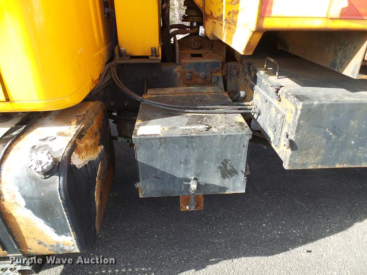 image for item DB2124 2002 International 4900 dump truck