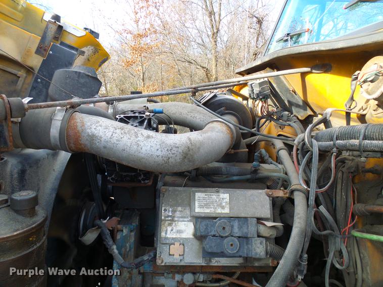 image for item DB2124 2002 International 4900 dump truck