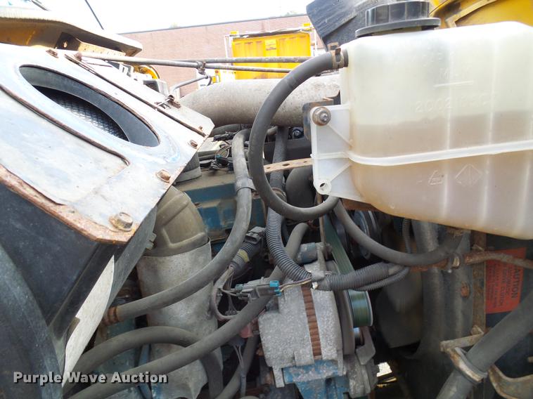 image for item DB2124 2002 International 4900 dump truck