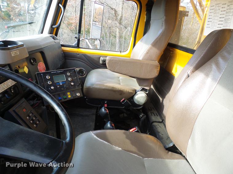 image for item DB2124 2002 International 4900 dump truck