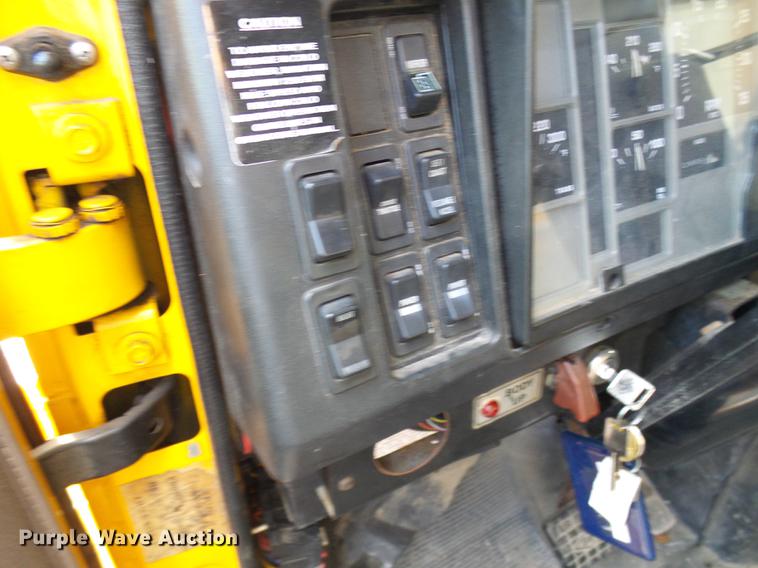 image for item DB2124 2002 International 4900 dump truck