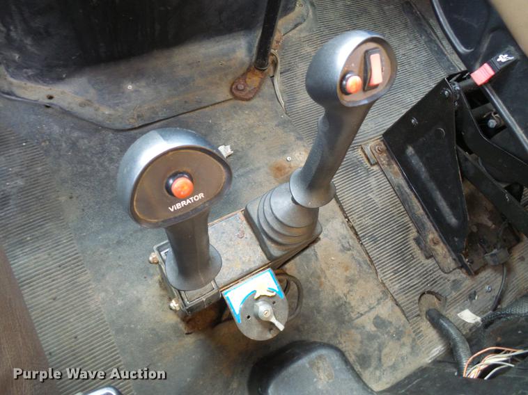 image for item DB2124 2002 International 4900 dump truck