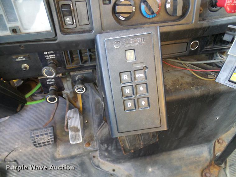 image for item DB2124 2002 International 4900 dump truck