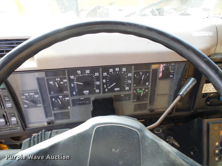 image for item DB2124 2002 International 4900 dump truck