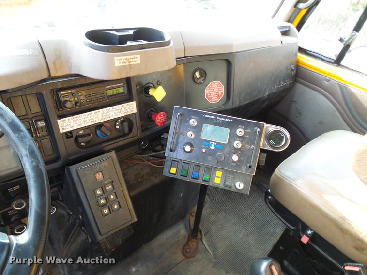 image for item DB2124 2002 International 4900 dump truck