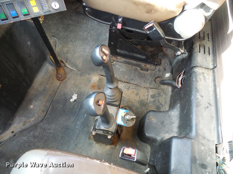 image for item DB2124 2002 International 4900 dump truck