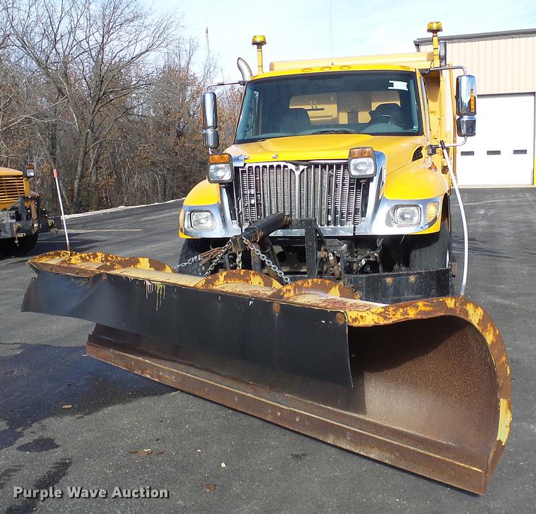 image for item DB2125 2003 International 7400 dump truck