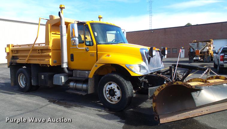 image for item DB2125 2003 International 7400 dump truck