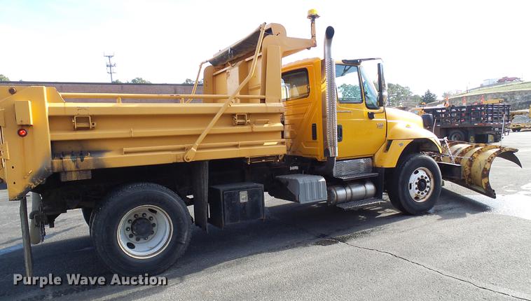 image for item DB2125 2003 International 7400 dump truck