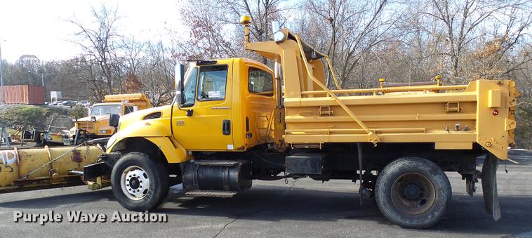 image for item DB2125 2003 International 7400 dump truck