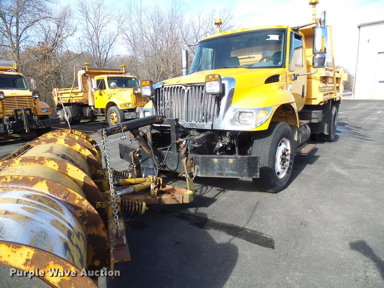 image for item DB2125 2003 International 7400 dump truck