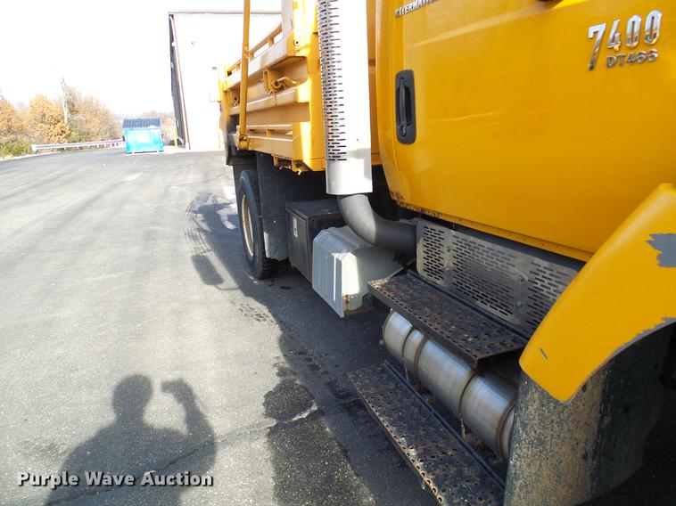 image for item DB2125 2003 International 7400 dump truck