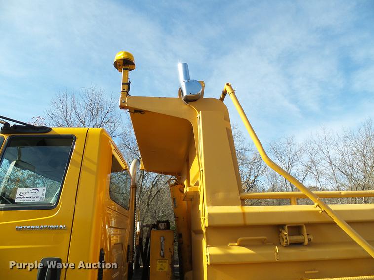 image for item DB2125 2003 International 7400 dump truck