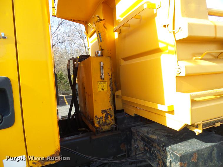 image for item DB2125 2003 International 7400 dump truck